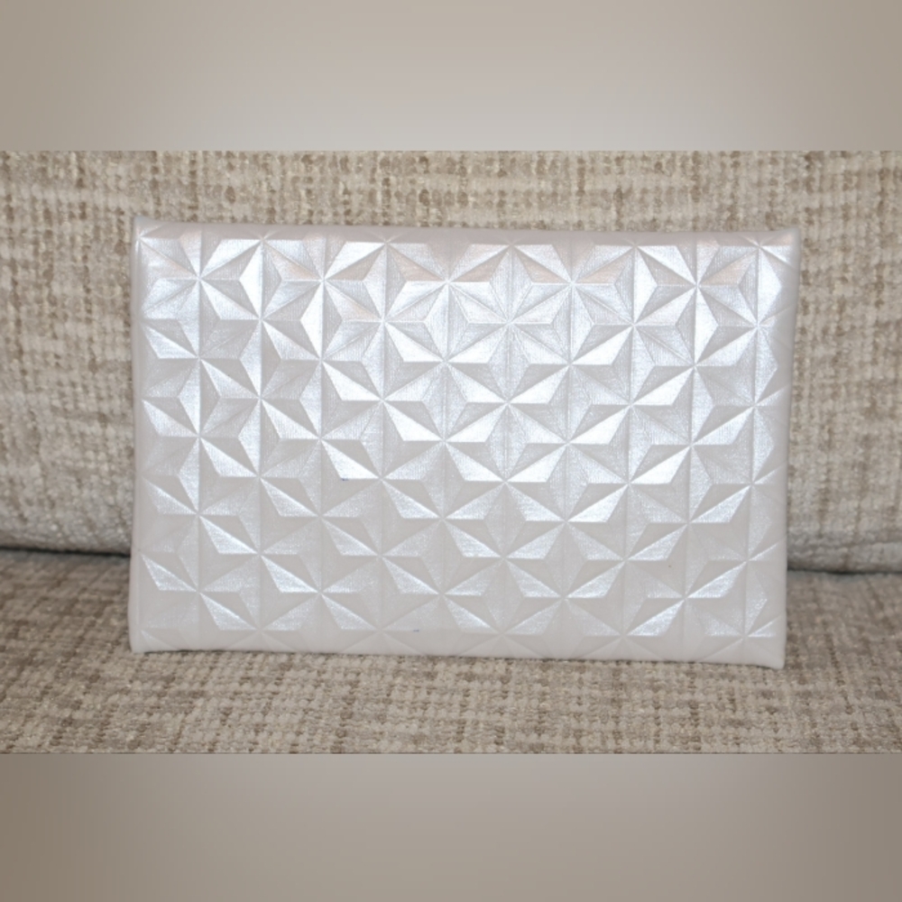 2/$10 Ipsy Elegant White and Cream Glam/Makeup Bags. - Picture 5 of 8